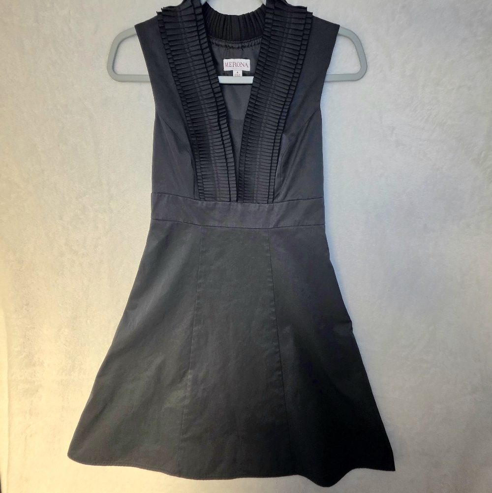 Merona Black Sleeveless Elegant Ruffle V-Neck Pleated Trim A-Line Dress Size 4.
